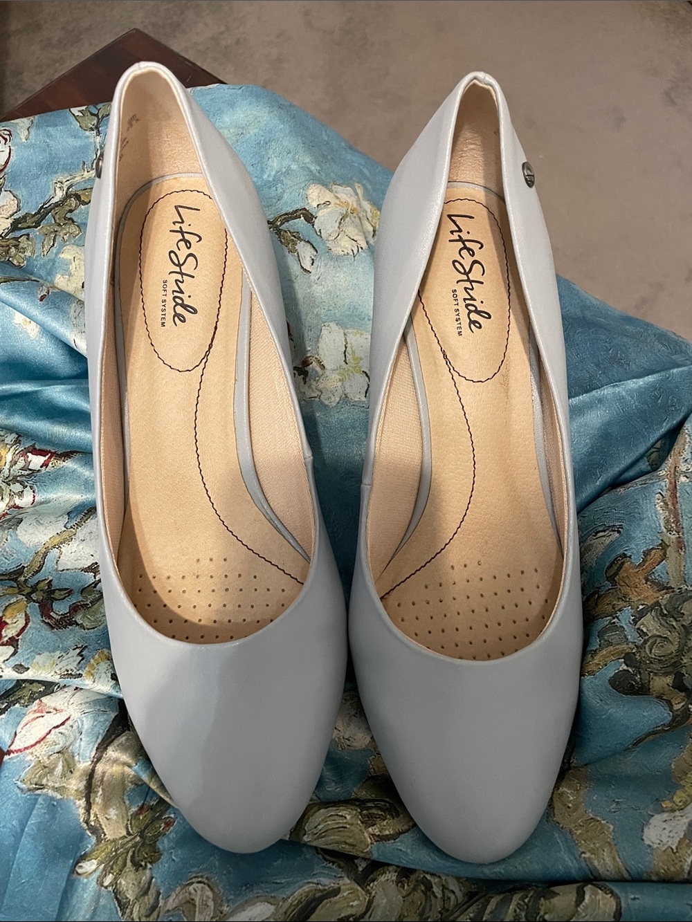 Life Stride Women's Pale Blue Patent Round-Toe Flats - Picture 1 of 8
